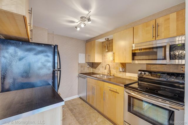 1300 E Lafayette Street 905, Detroit, MI 48207