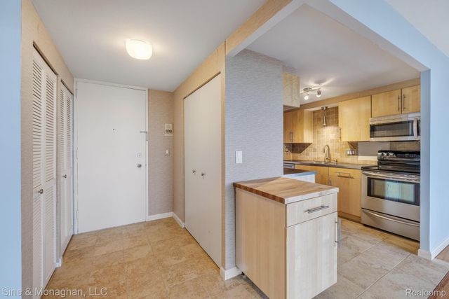 1300 E Lafayette Street 905, Detroit, MI 48207