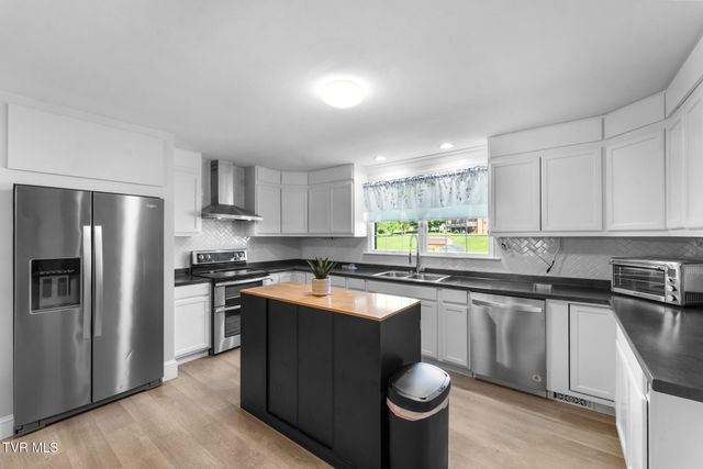 19301 Pleasant View Drive, Abingdon, VA 24211