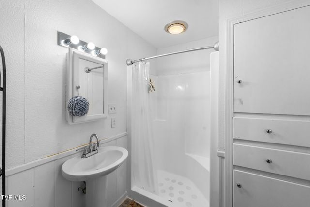 19301 Pleasant View Drive, Abingdon, VA 24211