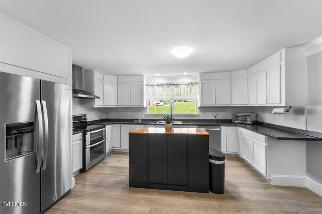 19301 Pleasant View Drive, Abingdon, VA 24211