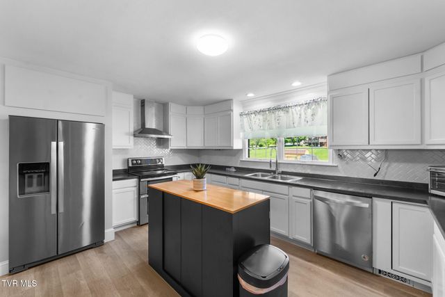 19301 Pleasant View Drive, Abingdon, VA 24211
