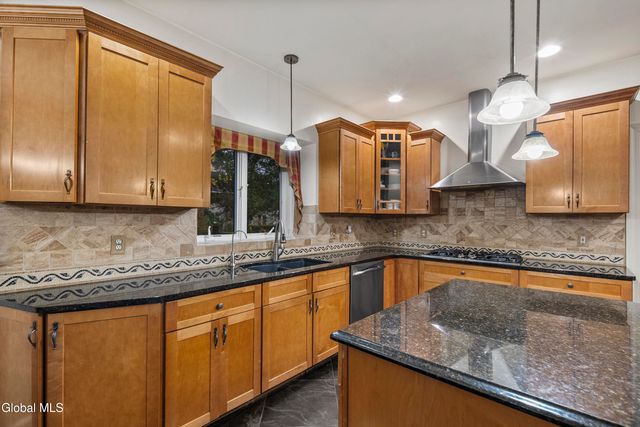 2027 Dobie Lane, Guilderland, NY 12303