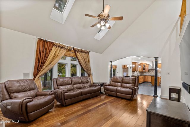 2027 Dobie Lane, Guilderland, NY 12303