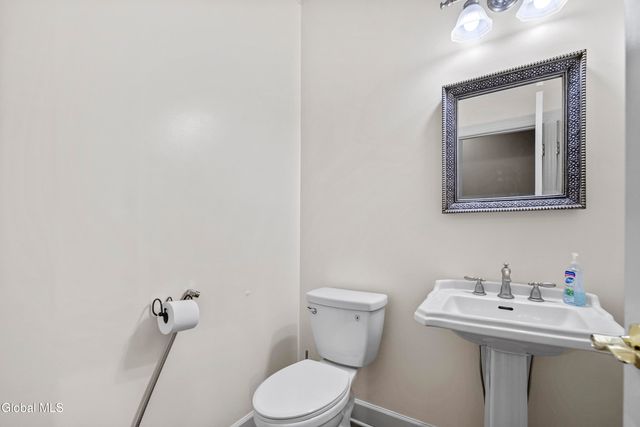 2027 Dobie Lane, Guilderland, NY 12303