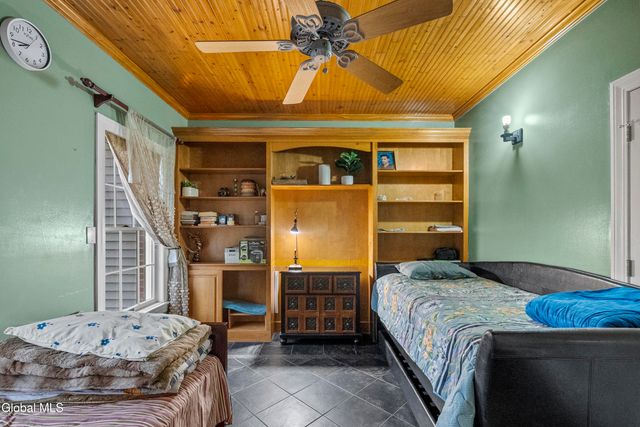 2027 Dobie Lane, Guilderland, NY 12303