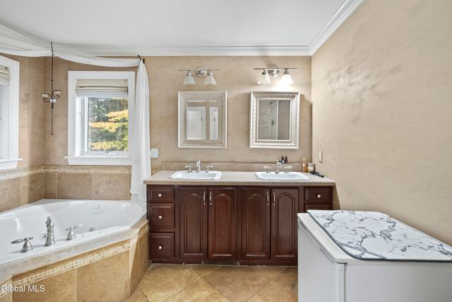 2027 Dobie Lane, Guilderland, NY 12303