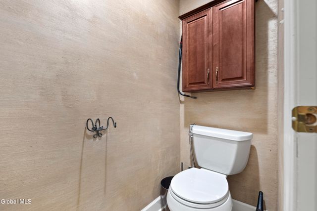 2027 Dobie Lane, Guilderland, NY 12303