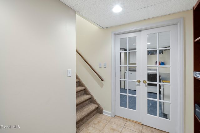 2027 Dobie Lane, Guilderland, NY 12303