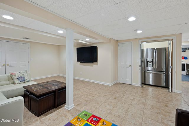 2027 Dobie Lane, Guilderland, NY 12303