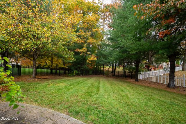 2027 Dobie Lane, Guilderland, NY 12303