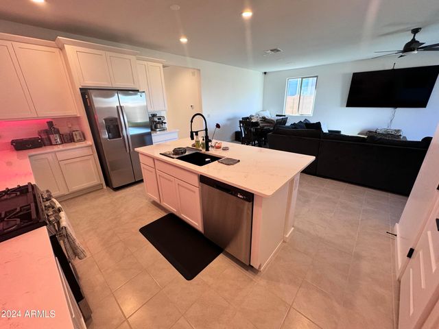 19580 W EDGEMONT Avenue, Buckeye, AZ 85396