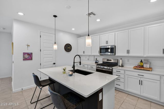 19580 W EDGEMONT Avenue, Buckeye, AZ 85396