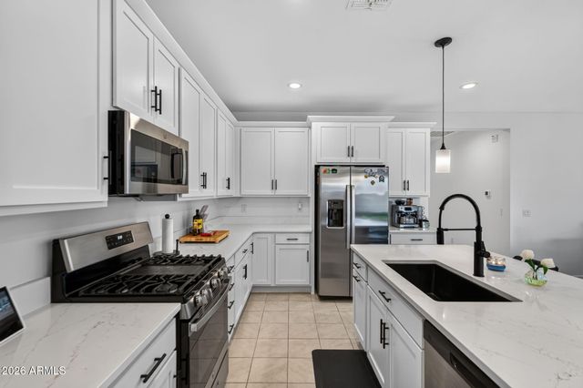 19580 W EDGEMONT Avenue, Buckeye, AZ 85396