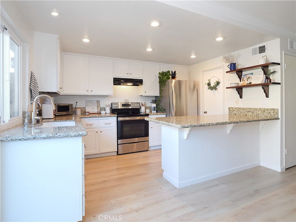 Image 2 of property listing at 1280 Stonewood Court, San Pedro, CA 90732