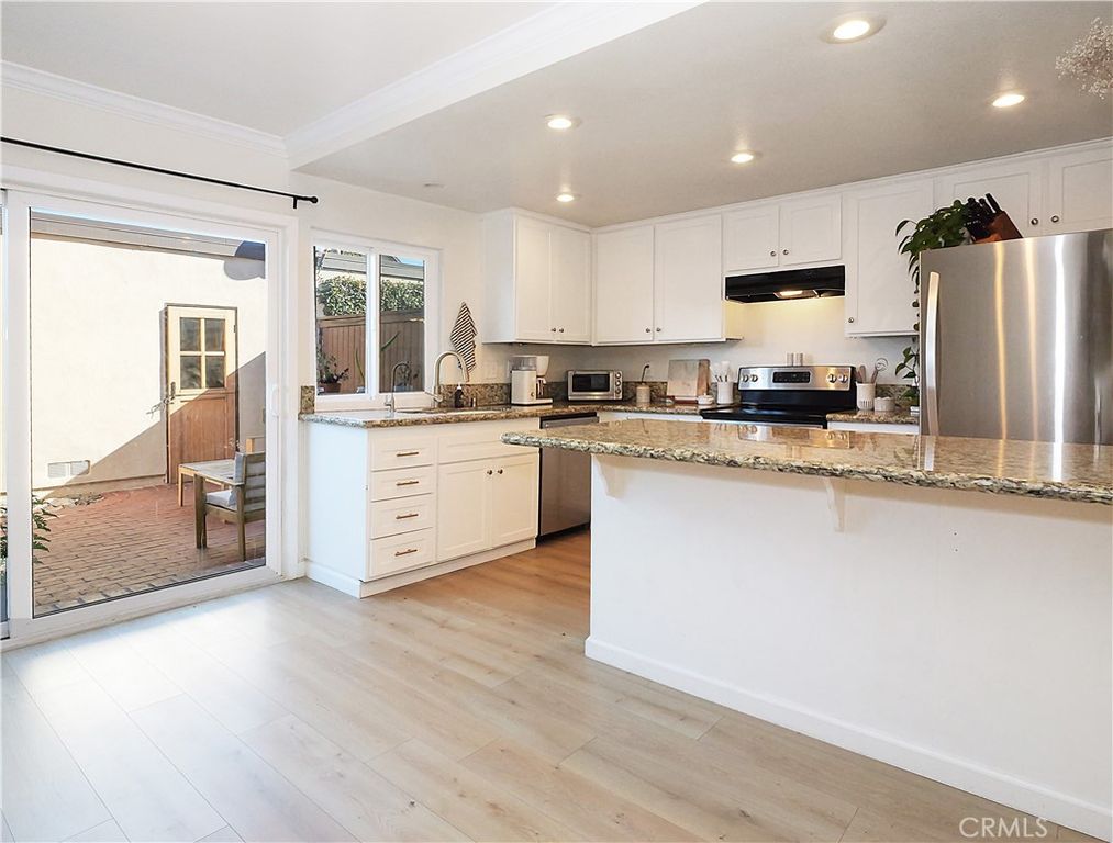Image 3 of property listing at 1280 Stonewood Court, San Pedro, CA 90732