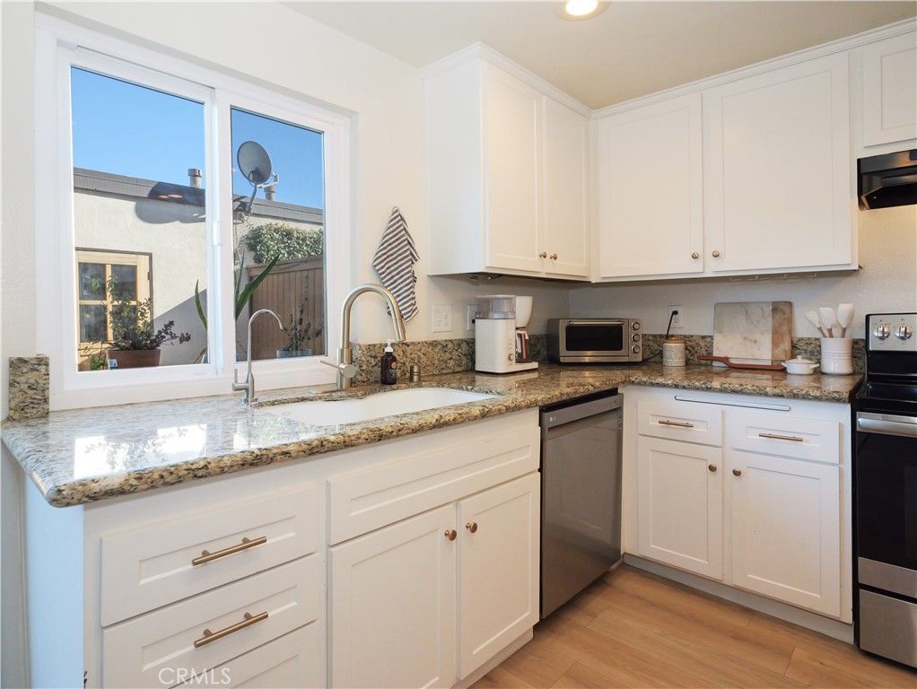 Image 4 of property listing at 1280 Stonewood Court, San Pedro, CA 90732
