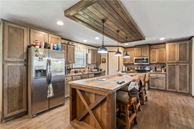 17011 Ross Road, Sulphur Springs, AR 72768