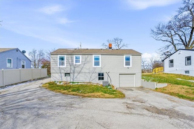 5609 N Walnut Street, Kansas City, MO 64118