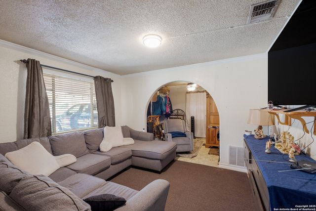402 Chipinque, San Antonio, TX 78237