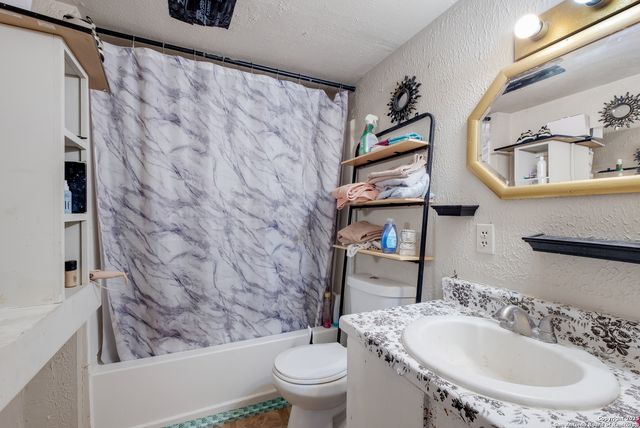 402 Chipinque, San Antonio, TX 78237