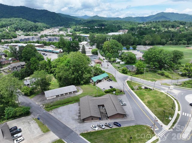 34 Maple Street, Waynesville, NC 28786