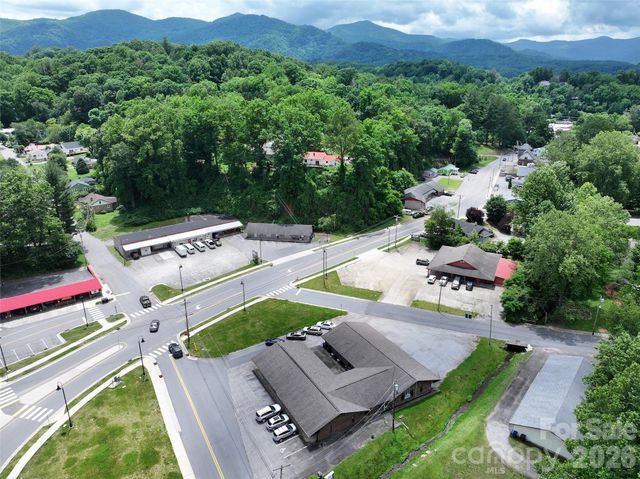 34 Maple Street, Waynesville, NC 28786
