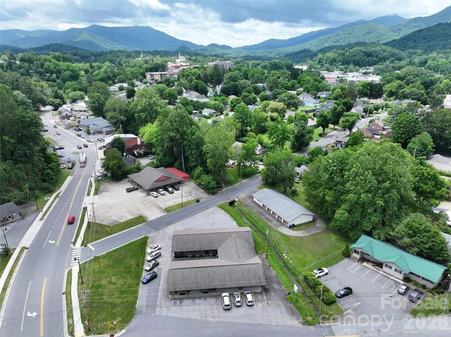 34 Maple Street, Waynesville, NC 28786