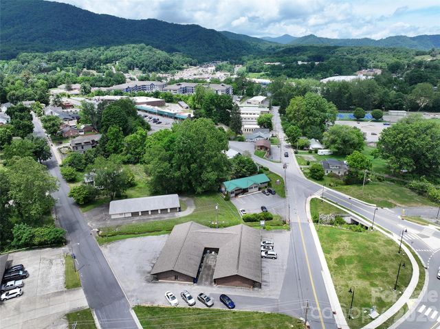 34 Maple Street, Waynesville, NC 28786