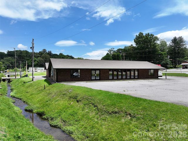34 Maple Street, Waynesville, NC 28786