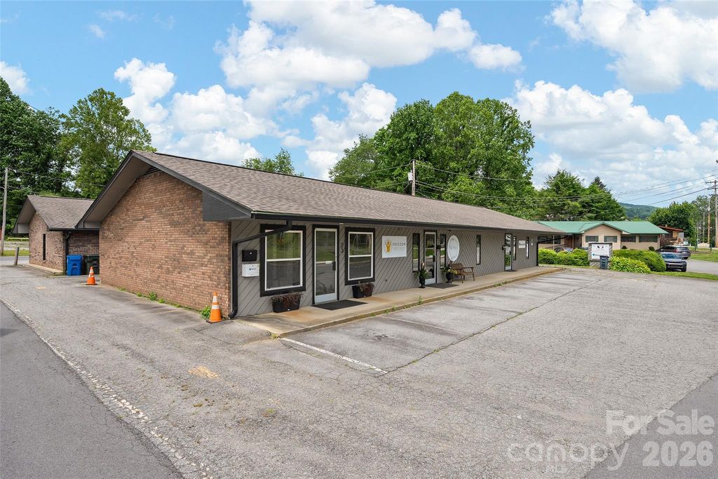 34 Maple Street, Waynesville, NC 28786