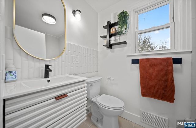 28 Kensington Avenue, Norwood, NJ 07648