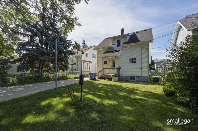 15 Burr Oak Street NW, Grand Rapids, MI 49505