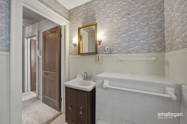 15 Burr Oak Street NW, Grand Rapids, MI 49505