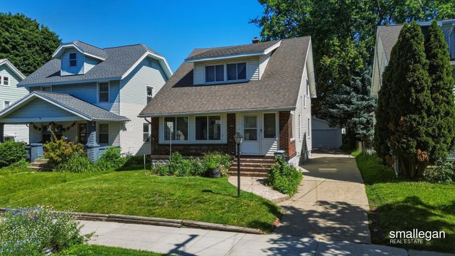 15 Burr Oak Street NW, Grand Rapids, MI 49505