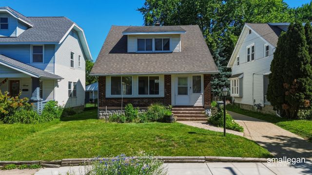15 Burr Oak Street NW, Grand Rapids, MI 49505