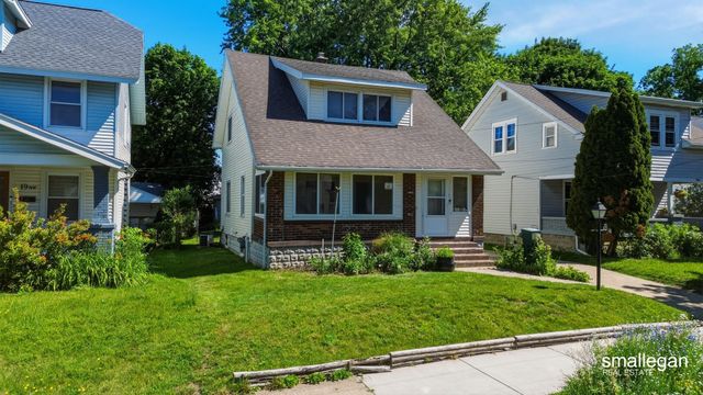 15 Burr Oak Street NW, Grand Rapids, MI 49505