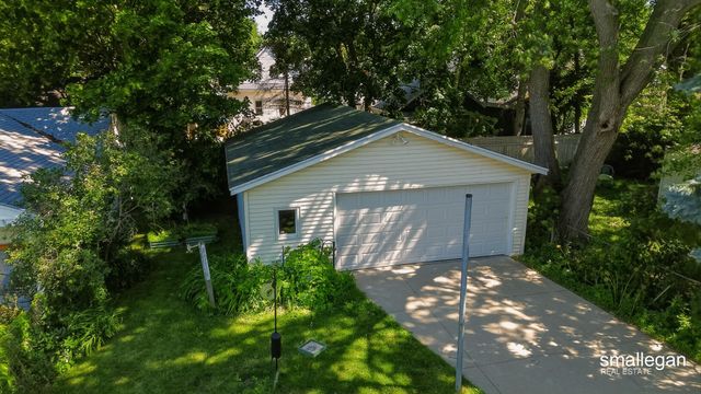 15 Burr Oak Street NW, Grand Rapids, MI 49505