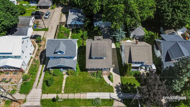 15 Burr Oak Street NW, Grand Rapids, MI 49505