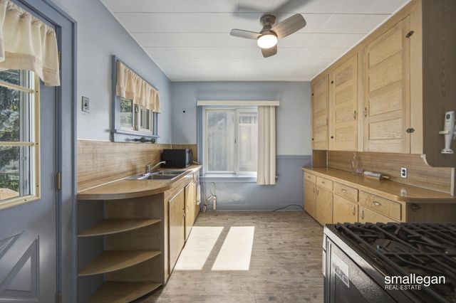 15 Burr Oak Street NW, Grand Rapids, MI 49505
