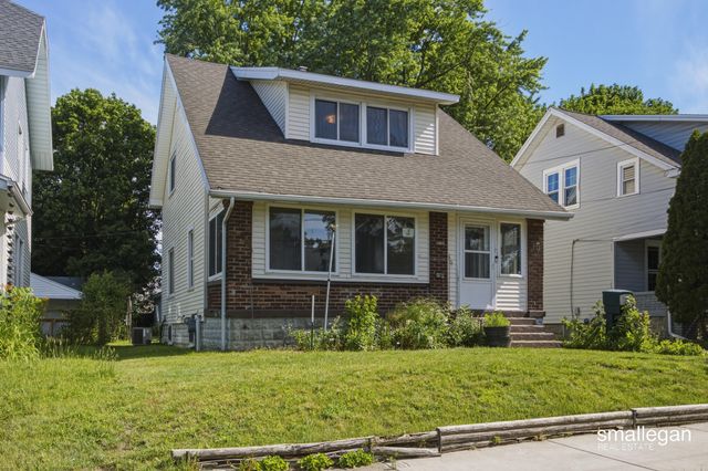 15 Burr Oak Street NW, Grand Rapids, MI 49505