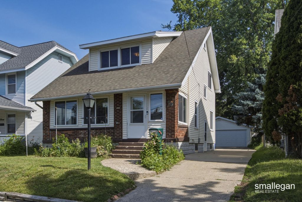 15 Burr Oak Street NW, Grand Rapids, MI 49505