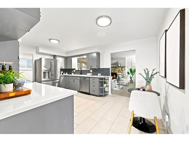 12721 Woodland Dr, Longmont, CO 80504