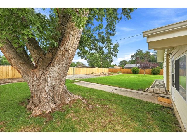 12721 Woodland Dr, Longmont, CO 80504