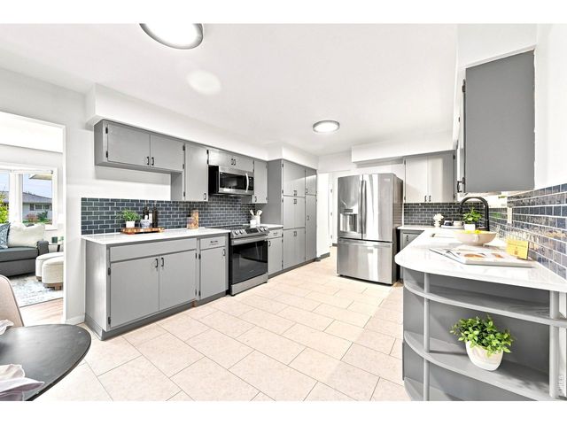 12721 Woodland Dr, Longmont, CO 80504