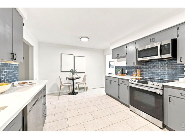 12721 Woodland Dr, Longmont, CO 80504