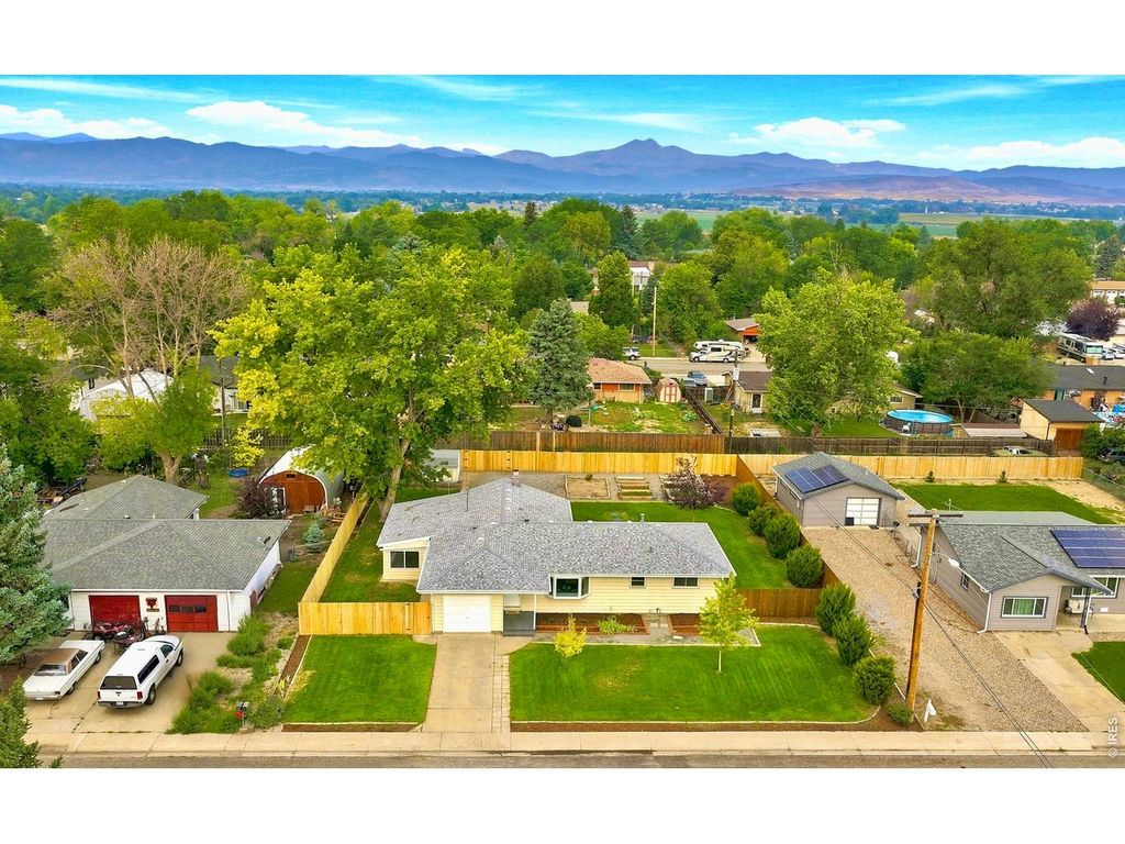 12721 Woodland Dr, Longmont, CO 80504