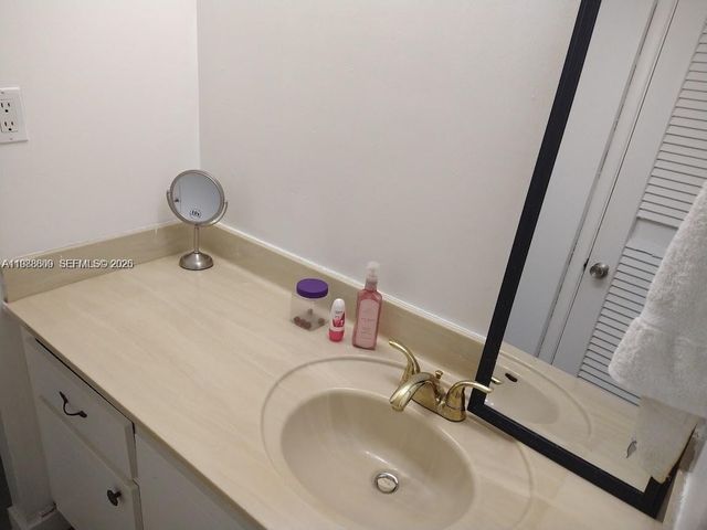 6039 Collins Ave 1710, Miami Beach, FL 33140