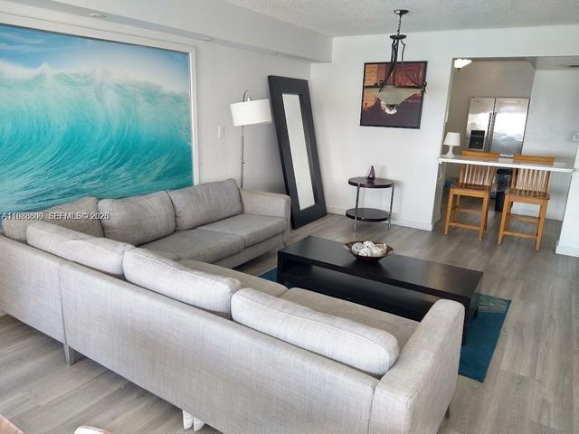 6039 Collins Ave 1710, Miami Beach, FL 33140