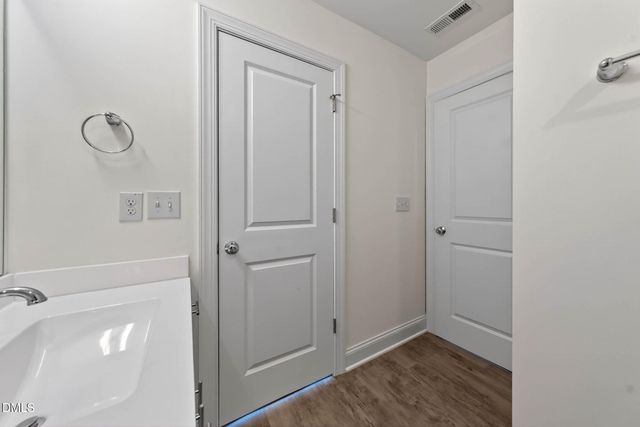 6820 Milligan Way 104, Raleigh, NC 27613